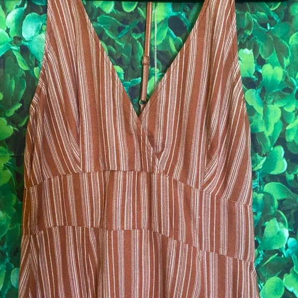 Roxy - Striped V-Neck Midi Dress - Picture 4 of 6